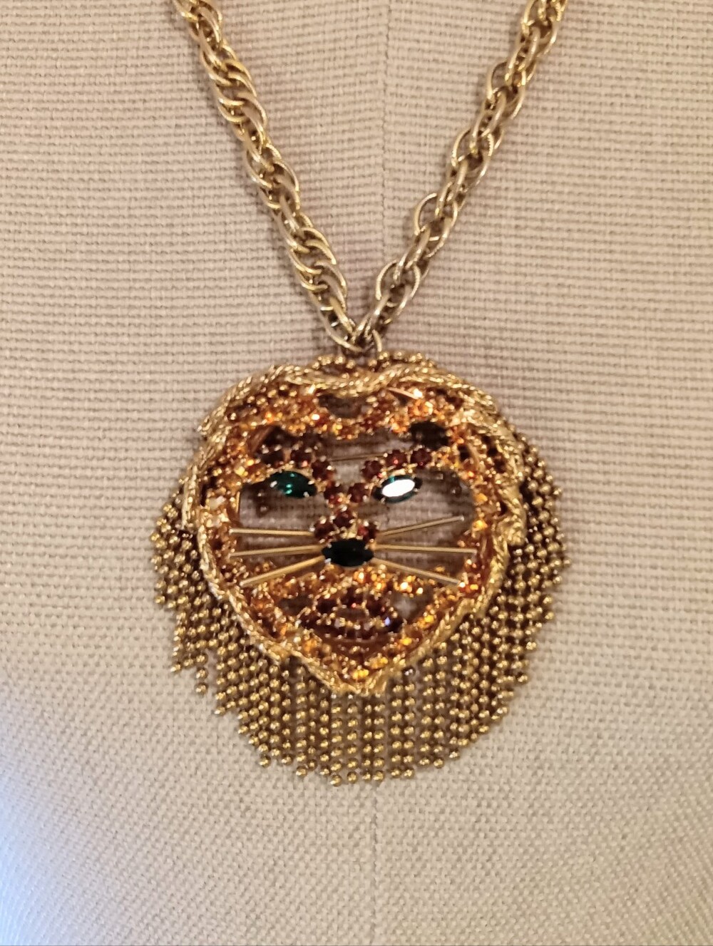 Vintage Lion Head Gold Fringe Ball Chain Brooch Pendant Possible DOMINIQUE - Picture 4 of 8